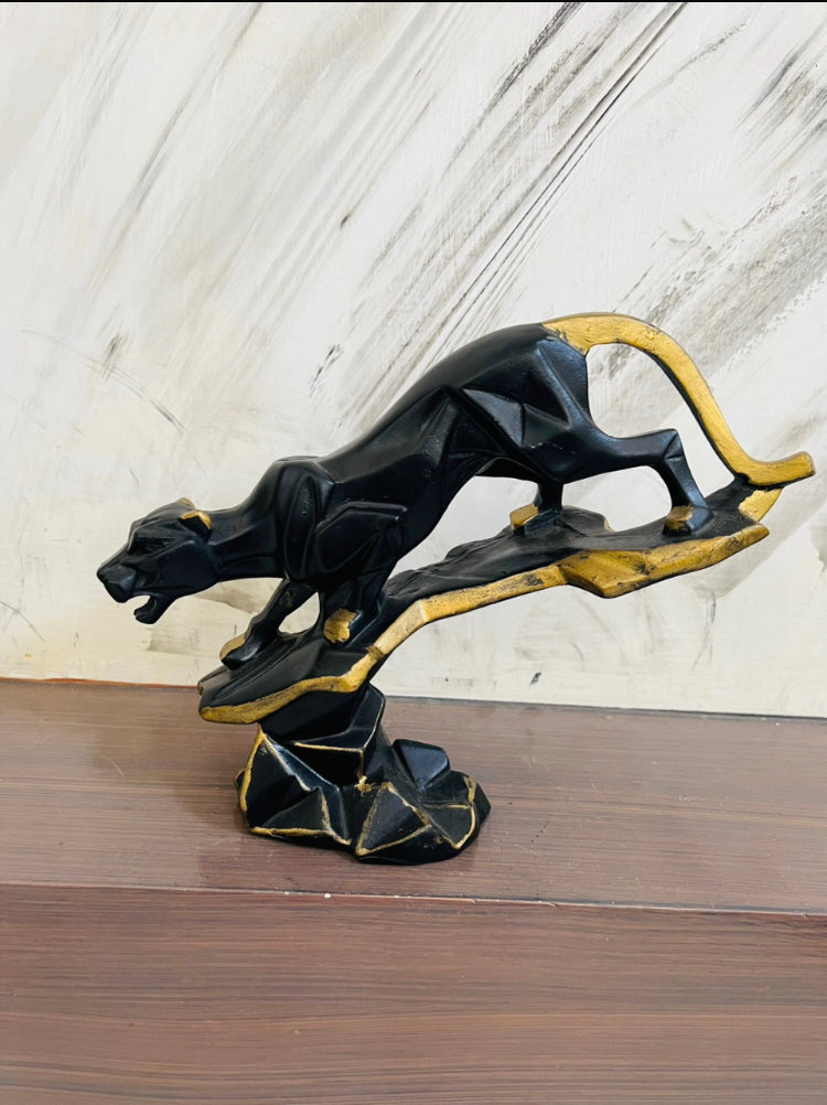 🐆 Black Panther Sculpture – Wild Majesty Edition Height: 10 inches | Width: 10 inches